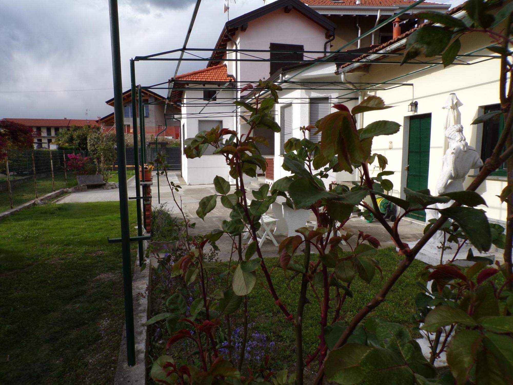 Casa Vacanze Terra Di Mezzo Invorio Inferiore Εξωτερικό φωτογραφία