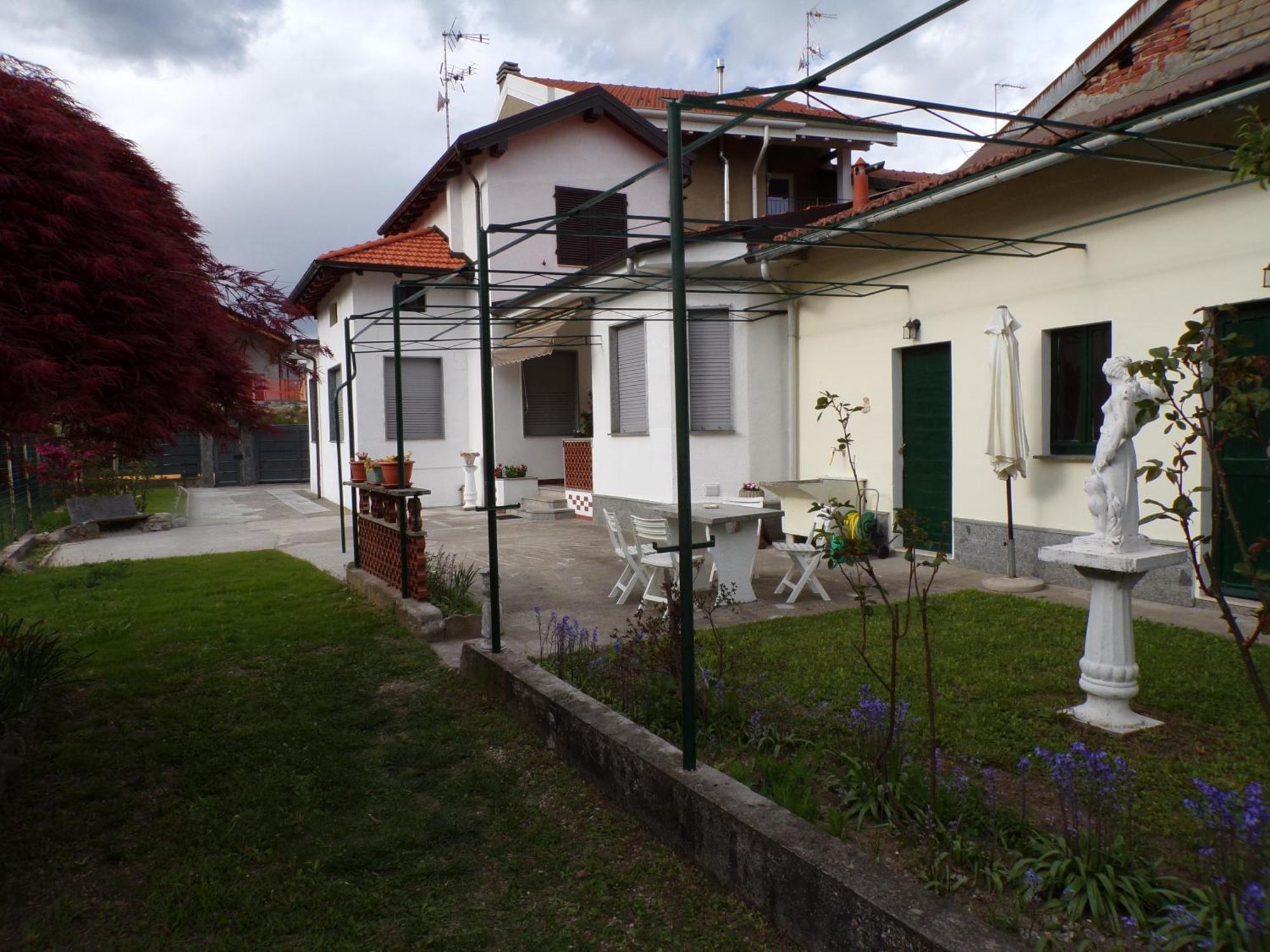 Casa Vacanze Terra Di Mezzo Invorio Inferiore Εξωτερικό φωτογραφία