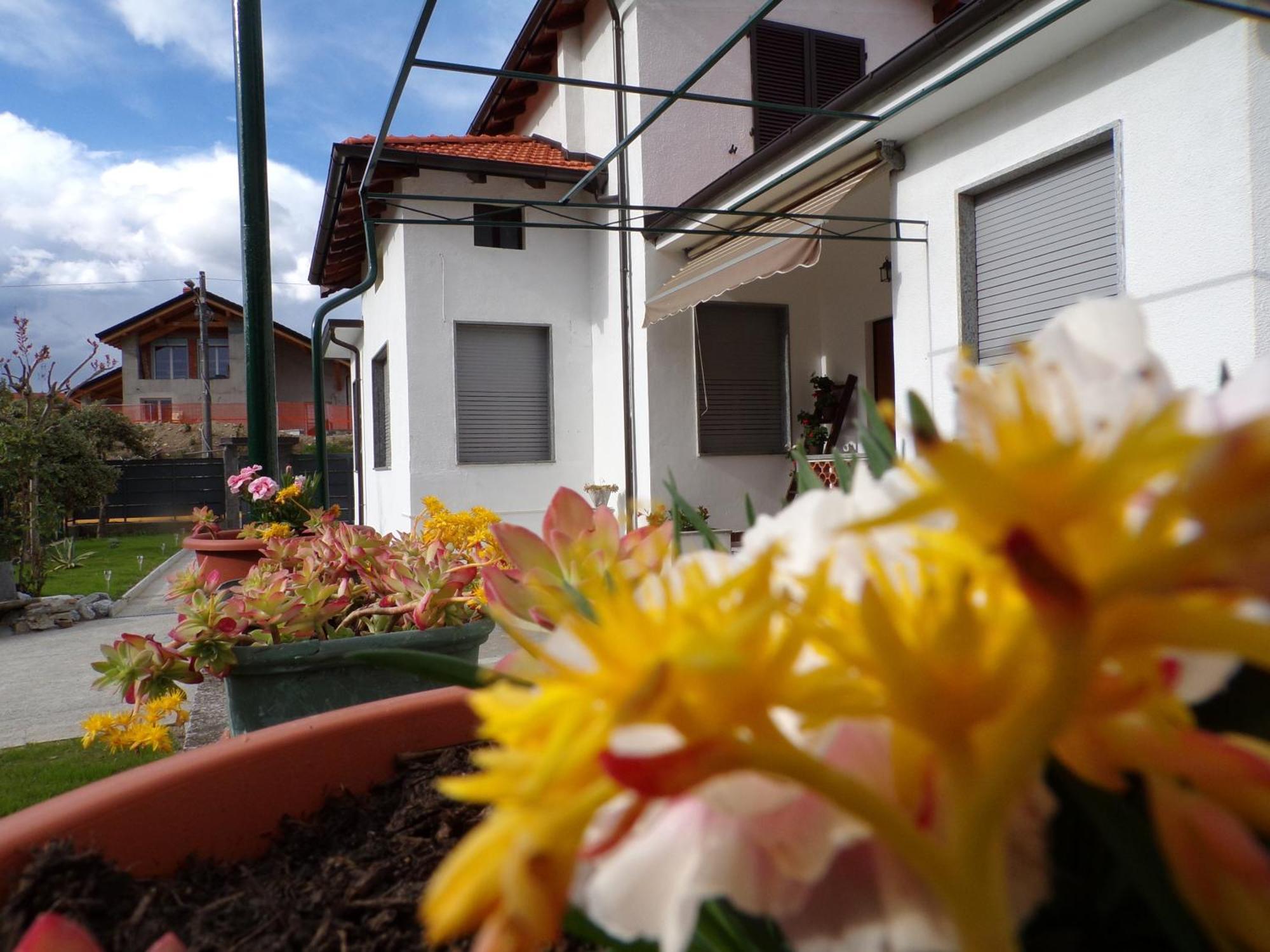 Casa Vacanze Terra Di Mezzo Invorio Inferiore Εξωτερικό φωτογραφία